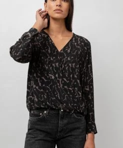 RAILS HILLARY DIFFUSED CHEETAH BLOUSE