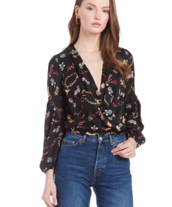 AMANDA UPRICHARD YURI TOP