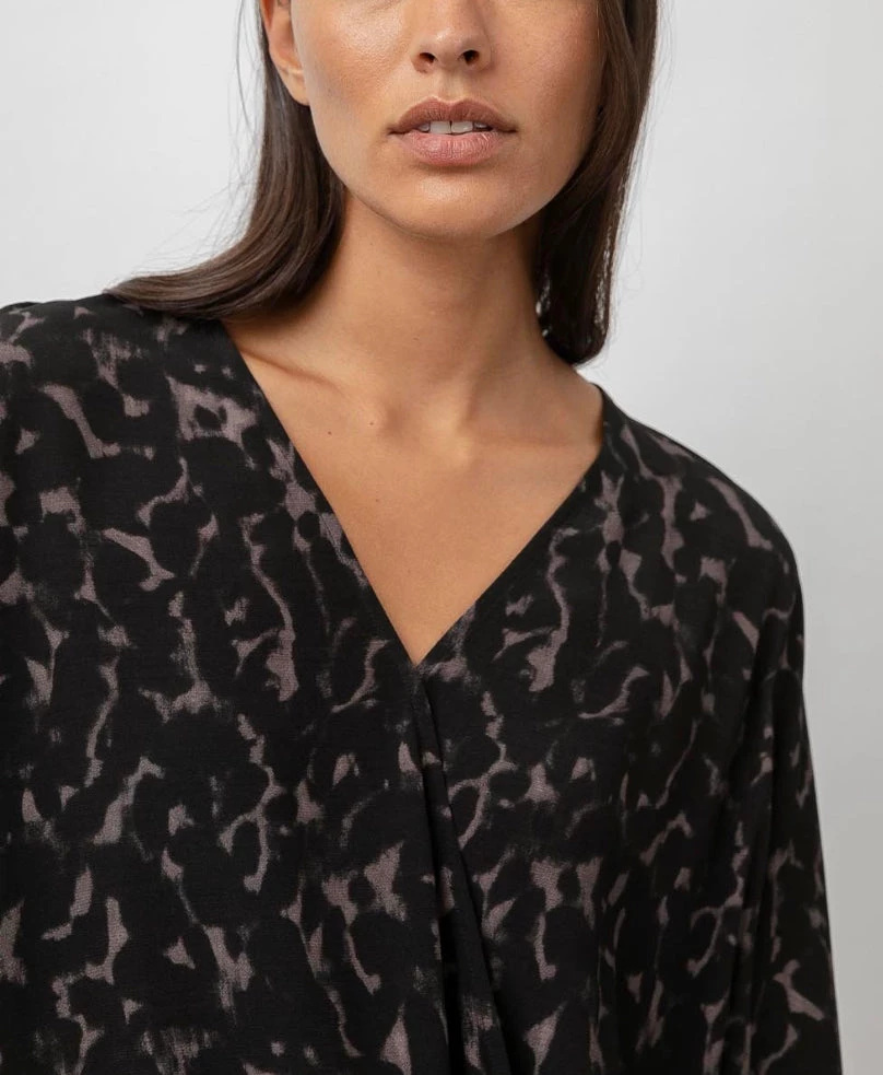 RAILS HILLARY DIFFUSED CHEETAH BLOUSE 5 RAILS HILLARY DIFFUSED CHEETAH BLOUSE
