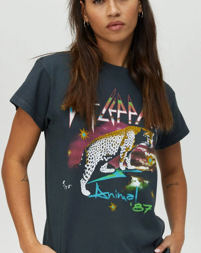 DAYDREAMER LA DEF LEPPARD ANIMALS ‘87 TOUR TEE NEW ARRIVALS 3 DAYDREAMER LA DEF LEPPARD ANIMALS ‘87 TOUR TEE NEW ARRIVALS