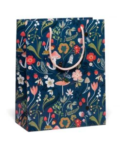 GIFTS RED CAP FOREST BLUE BAG