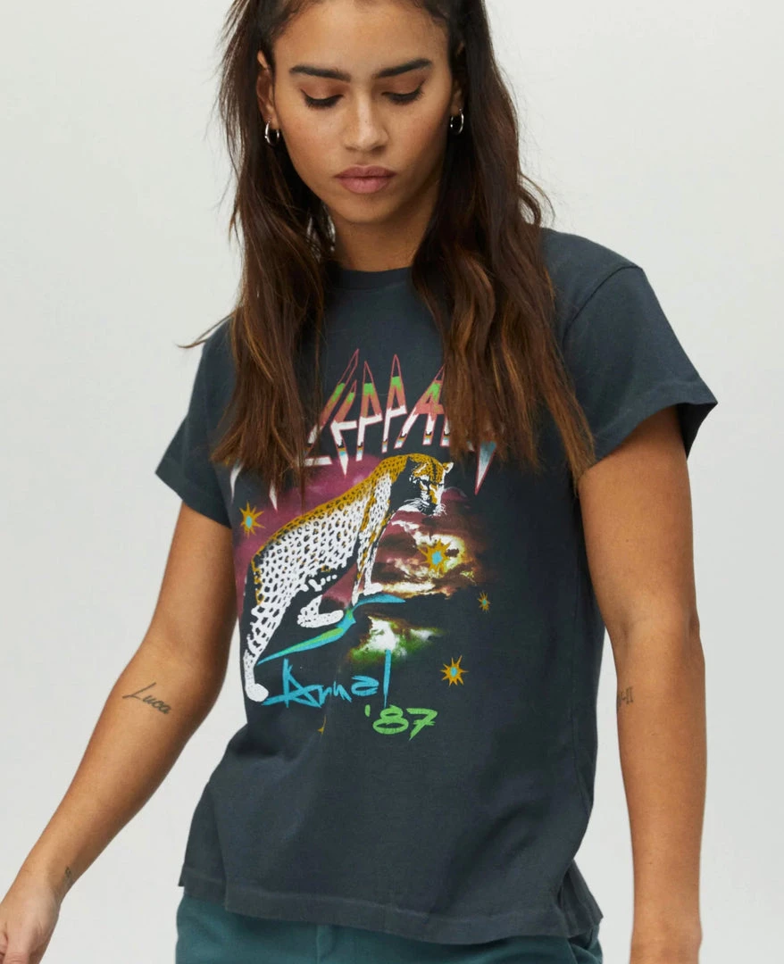 DAYDREAMER LA DEF LEPPARD ANIMALS ‘87 TOUR TEE NEW ARRIVALS 4 DAYDREAMER LA DEF LEPPARD ANIMALS ‘87 TOUR TEE NEW ARRIVALS