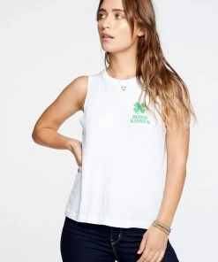 TOPS CHASER IRISH KISSES TANK