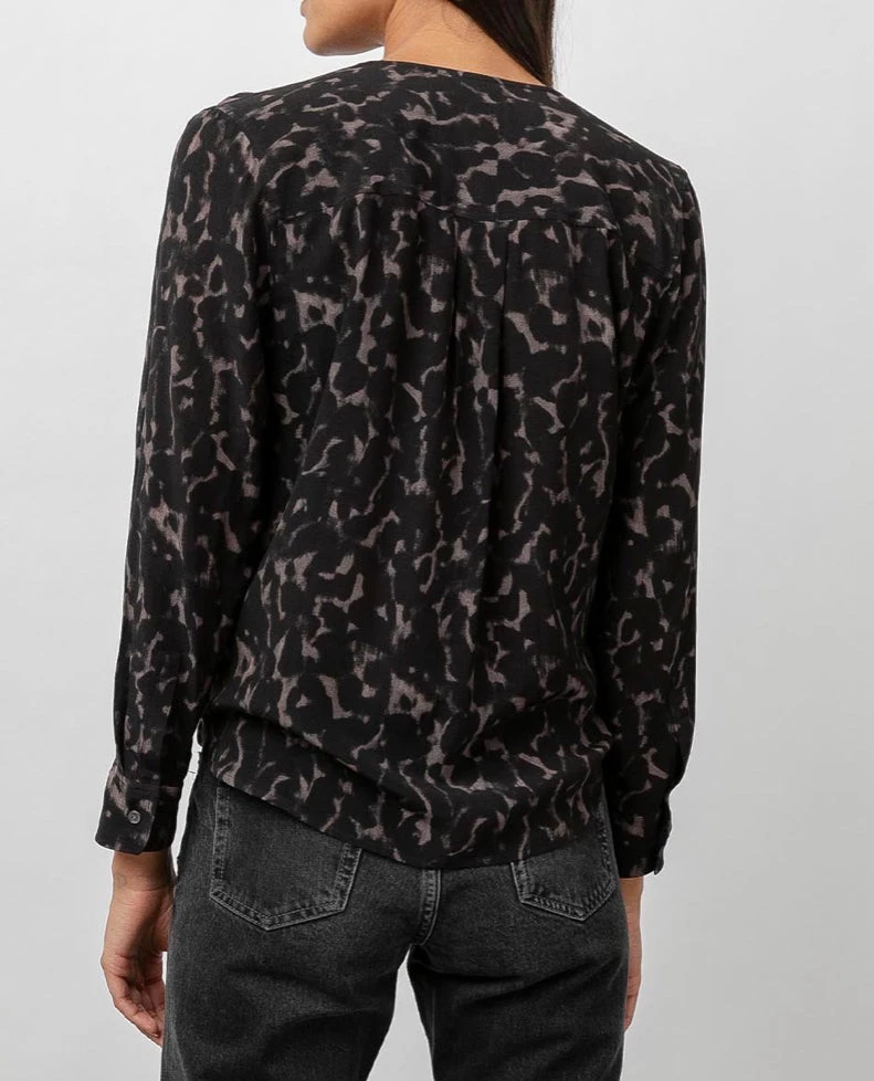 RAILS HILLARY DIFFUSED CHEETAH BLOUSE 6 RAILS HILLARY DIFFUSED CHEETAH BLOUSE