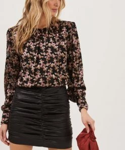 ASTR DUCHESS FLORAL TOP TOPS