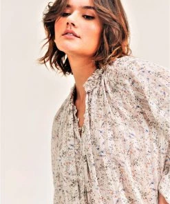 NEW ARRIVALS RESET FLORAL BUTTON UP BLOUSE